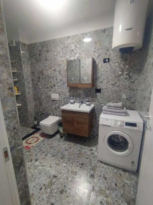 شقة تيرانا  في #1 Modern 1Br With Balcony In Up-And-Coming Hip Area المظهر الخارجي الصورة